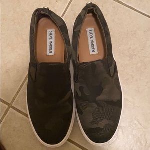 Steve Madden camouflage slip on shoes